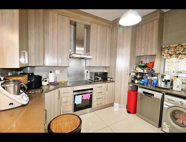 3 BEDROOM TOWNHOUSE FOR SALE IN DOWERGLEN EXT 4